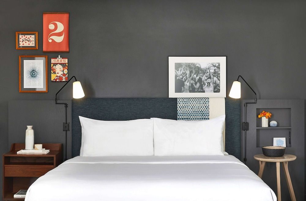 Room, 1 King Bed, Corner
