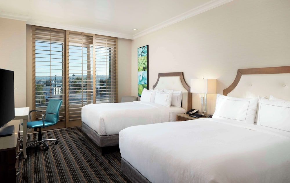 undefined DoubleTree by Hilton San Diego Bayside 4