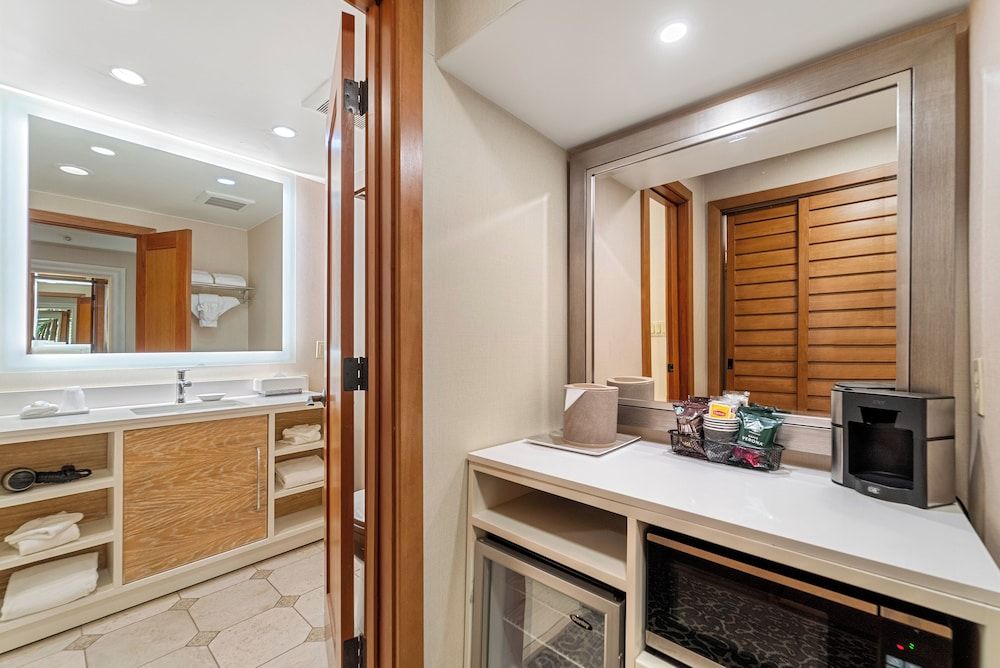 Humphreys Half Moon Inn Standard Room, 1 King Bed (Tropical) 3