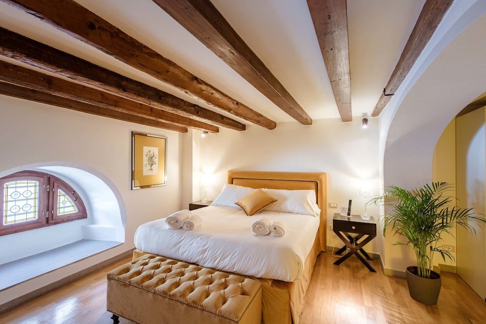 Relais Tosinghi Gold Room 2