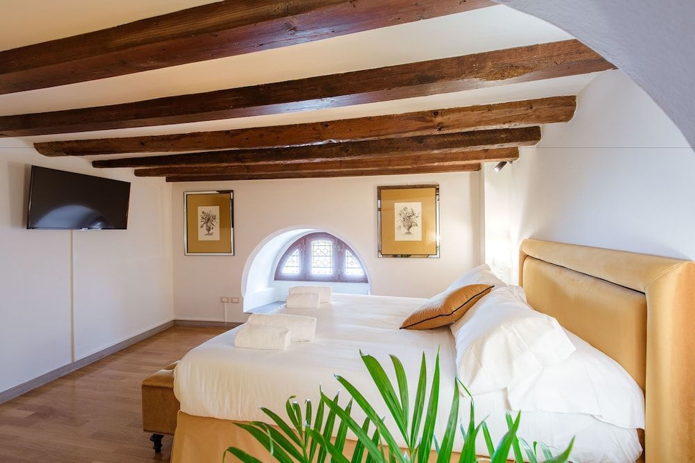 Relais Tosinghi Gold Room 4