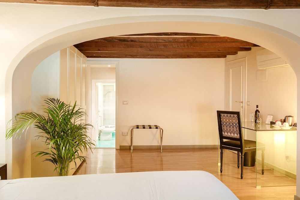 Relais Tosinghi Gold Room 8
