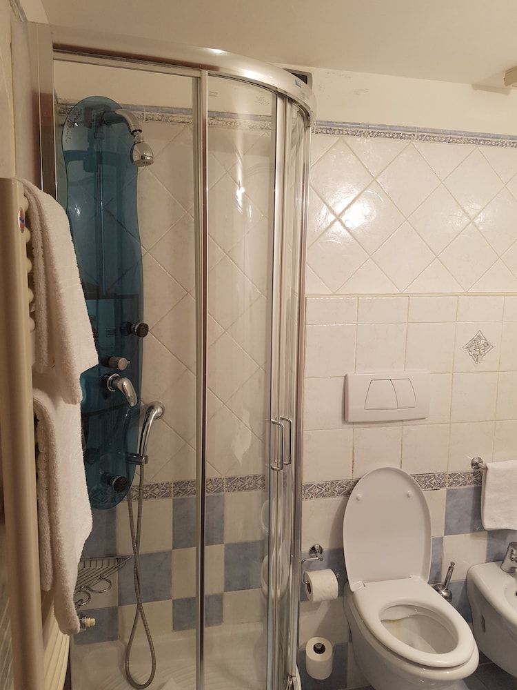 69 Manin Street Double Room 8