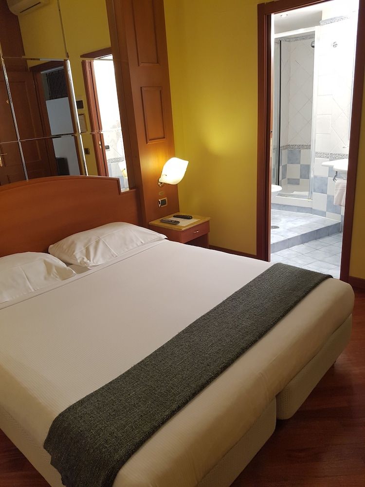 69 Manin Street Double Room 3