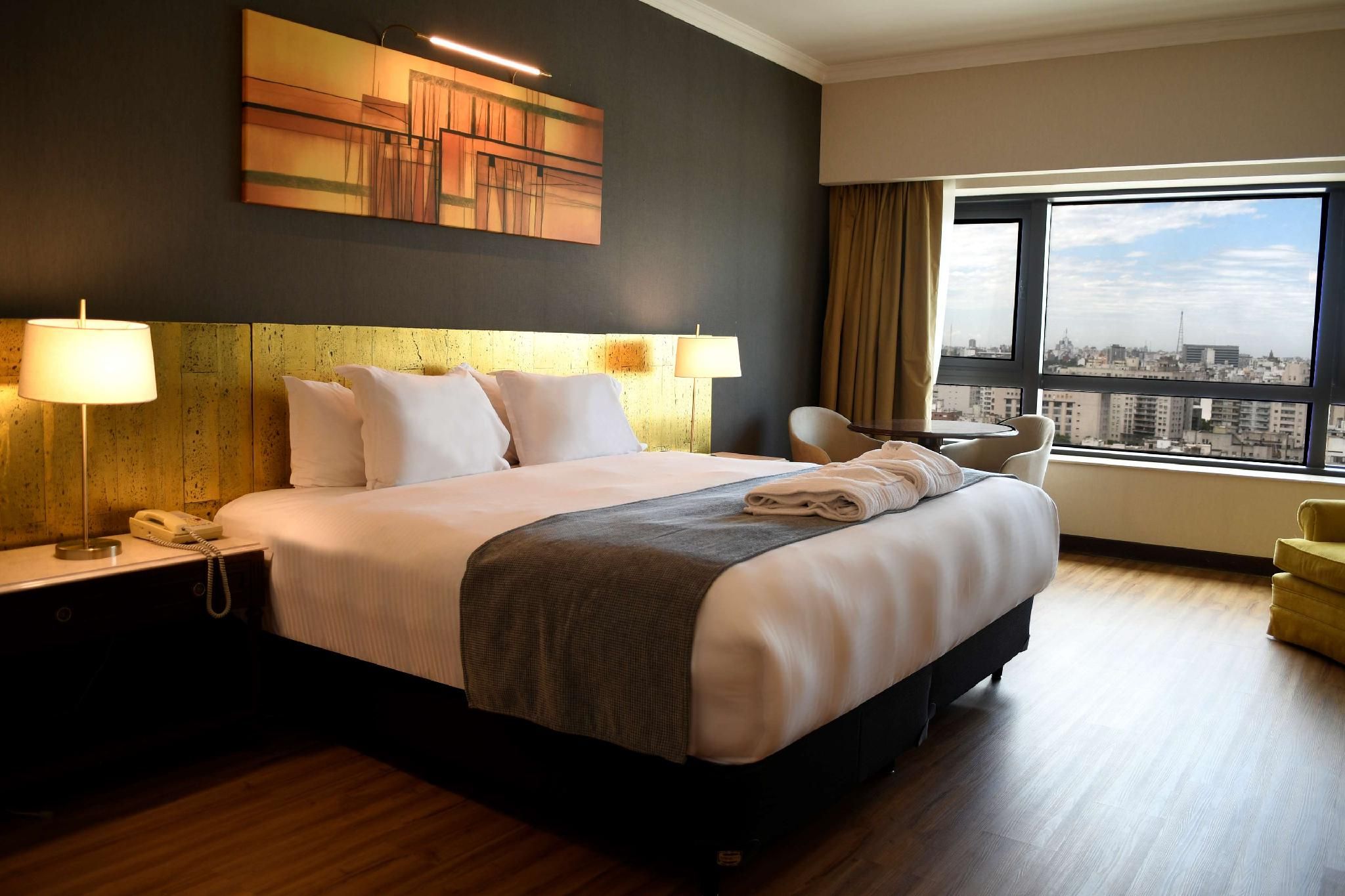 1 King Bed, Nonsmoking