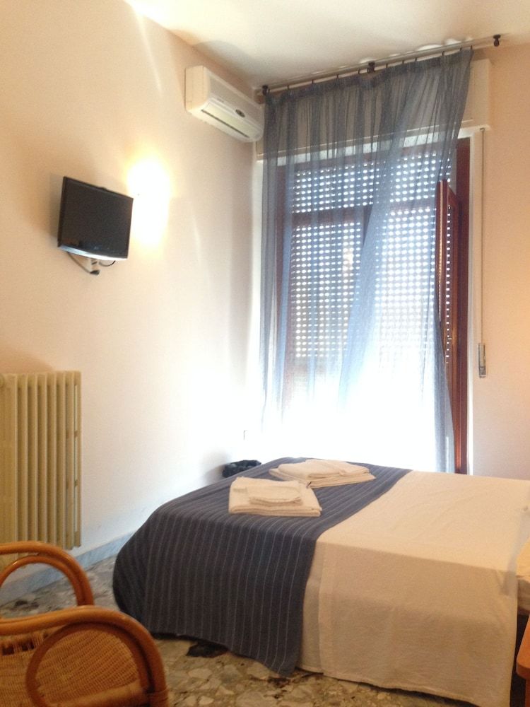 Deluxe Apartment, Queen and Sofa Bed, City View, Balcony/Patio, Kitchen