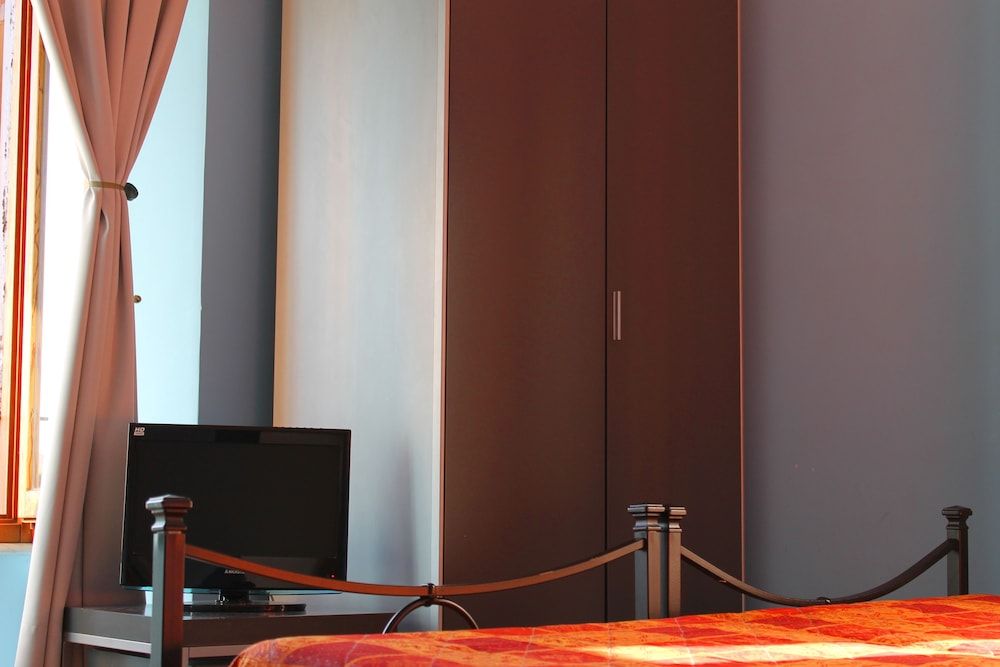 B&B Basilica Square Triple Room, Ensuite 9