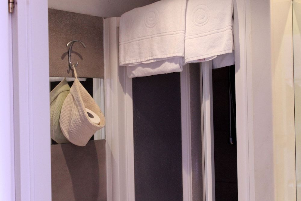 B&B Basilica Square Triple Room, Ensuite 10