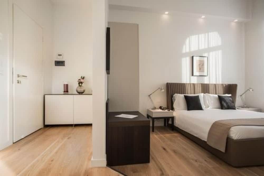 undefined 7Florence 5