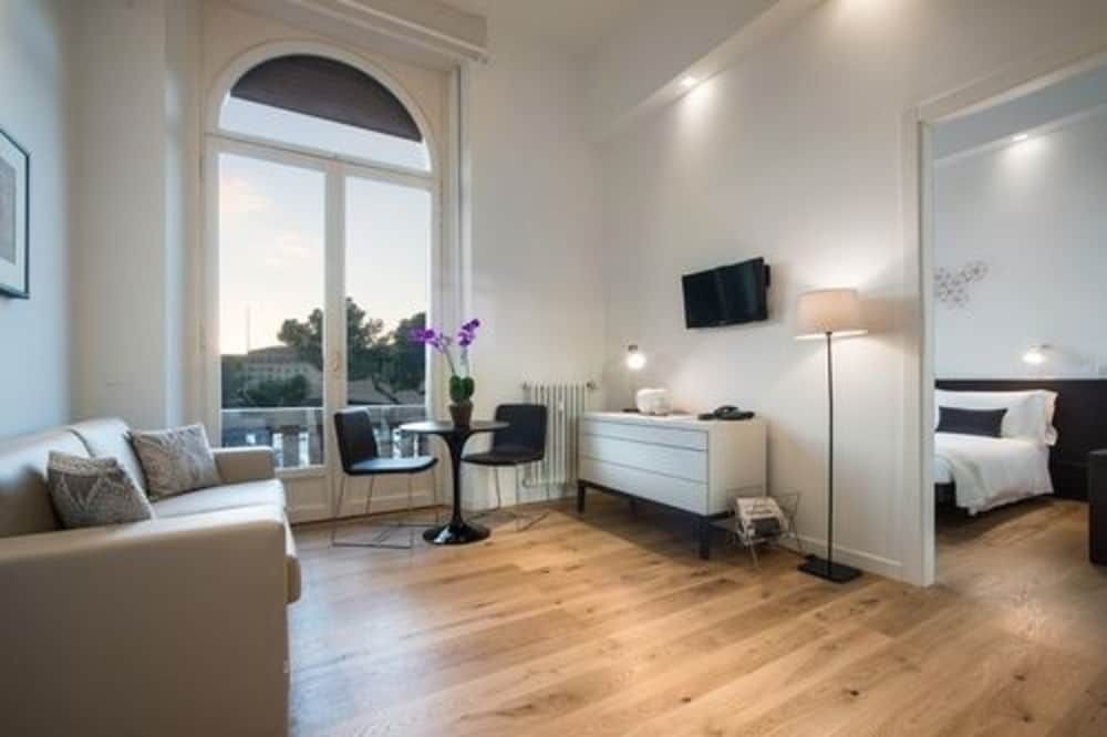 undefined 7Florence 7