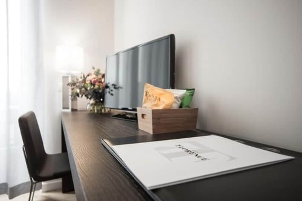 undefined 7Florence 4