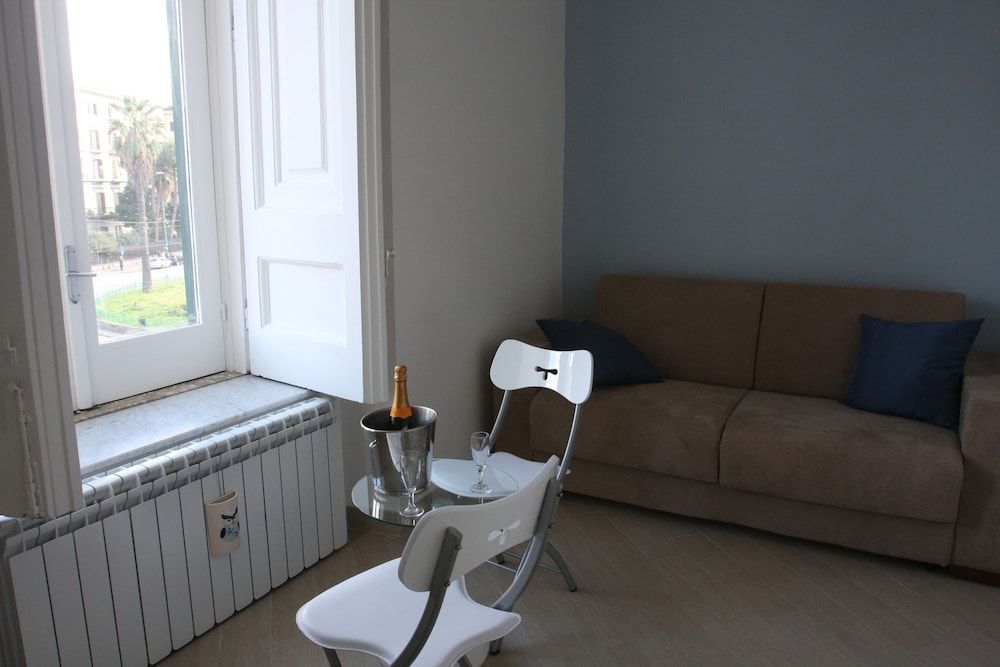 Base Napoli B&B Junior Suite, 1 Double Bed with Sofa bed, Ensuite, Partial Sea View 4