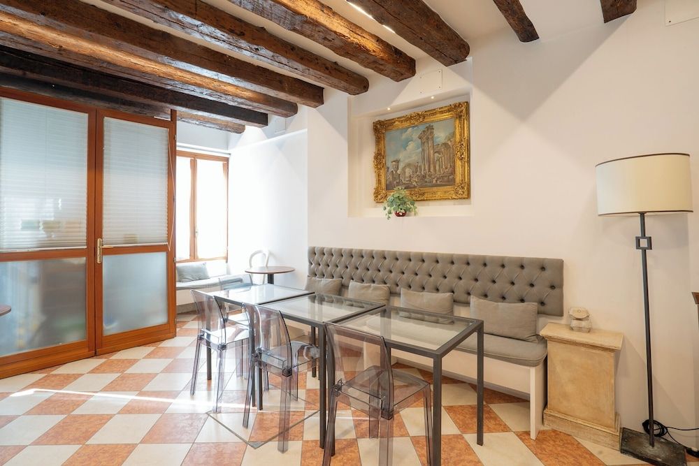 undefined Alla Corte Rossa 8