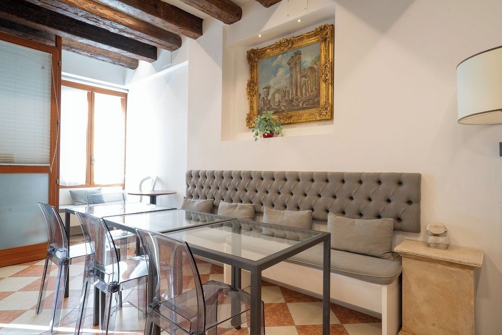 undefined Alla Corte Rossa 7