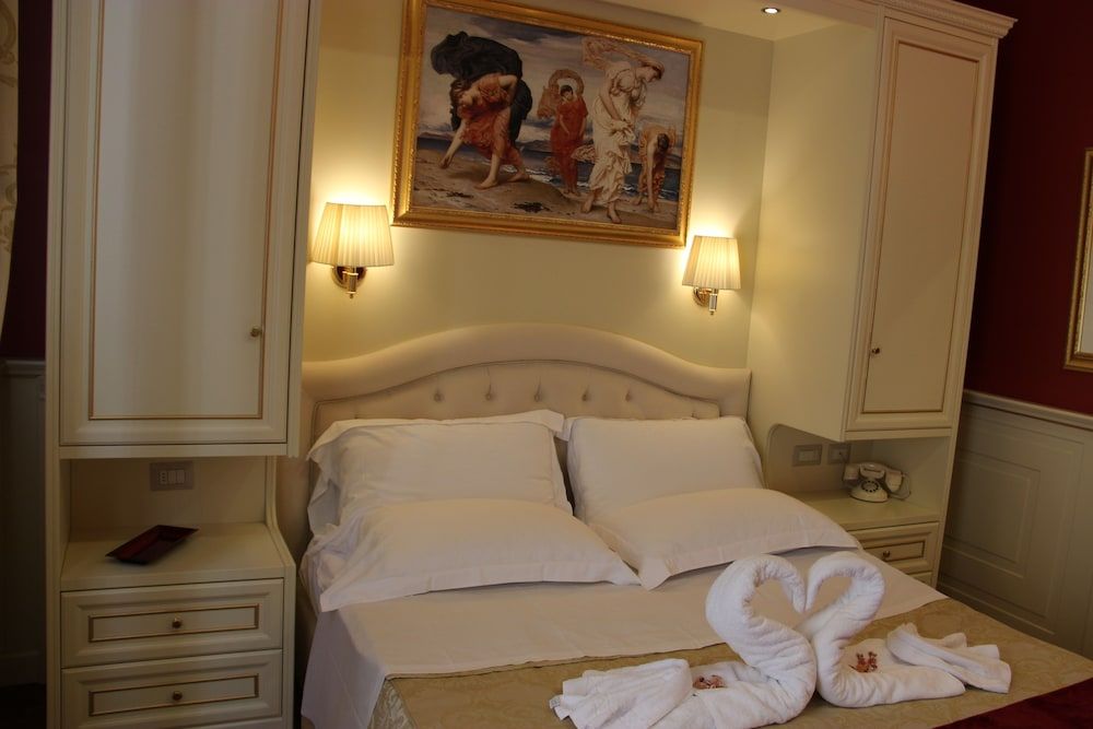 Dimora Frattina Standard Double Room 8