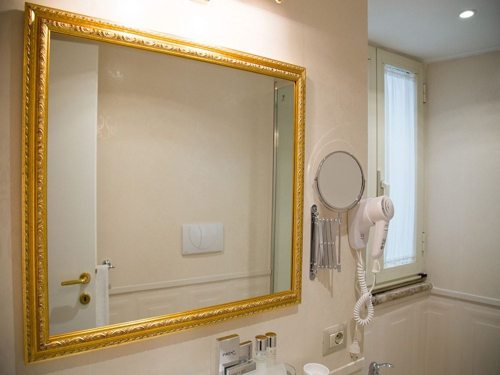 Dimora Frattina Standard Double Room 21