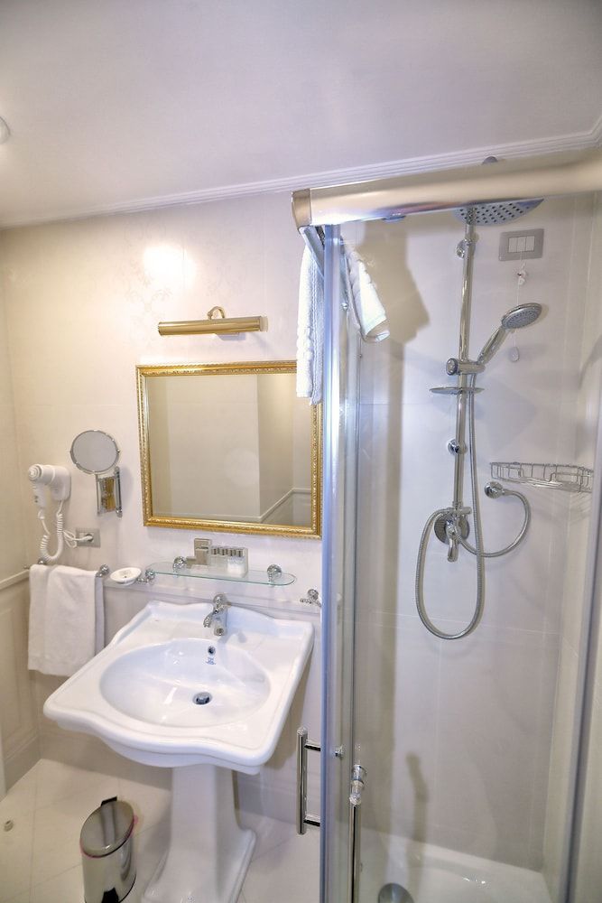 Dimora Frattina Standard Double Room 24