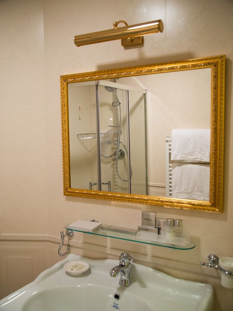 Dimora Frattina Standard Double Room 20