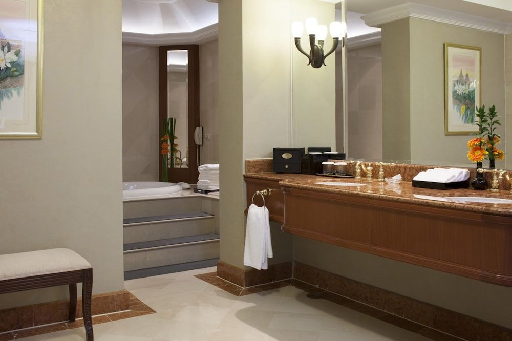 The Great Duke Phnom Penh Royal Suite 5