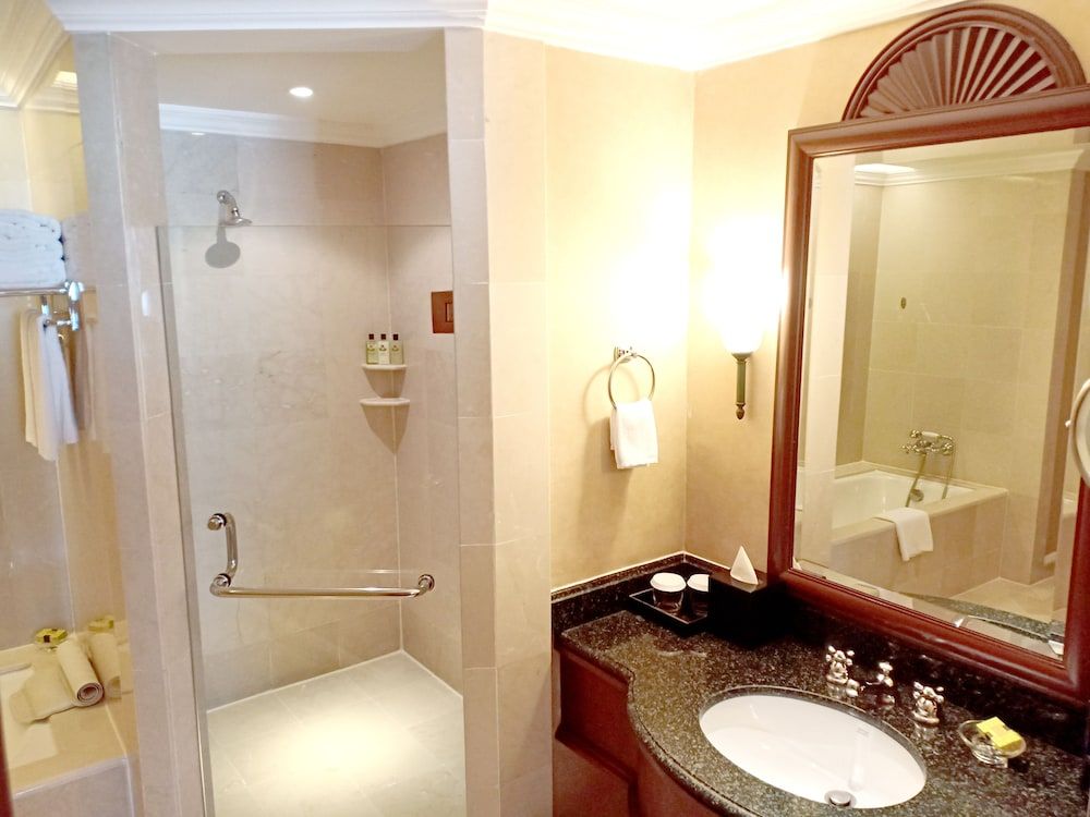 The Great Duke Phnom Penh Junior Suite 3