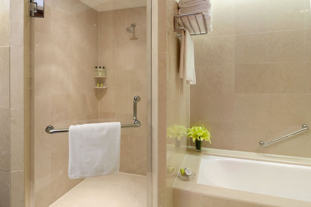 The Great Duke Phnom Penh Junior Suite 6