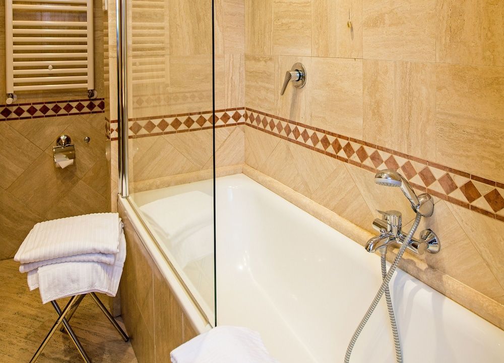 Barocco Apartments Classic Double Room 11