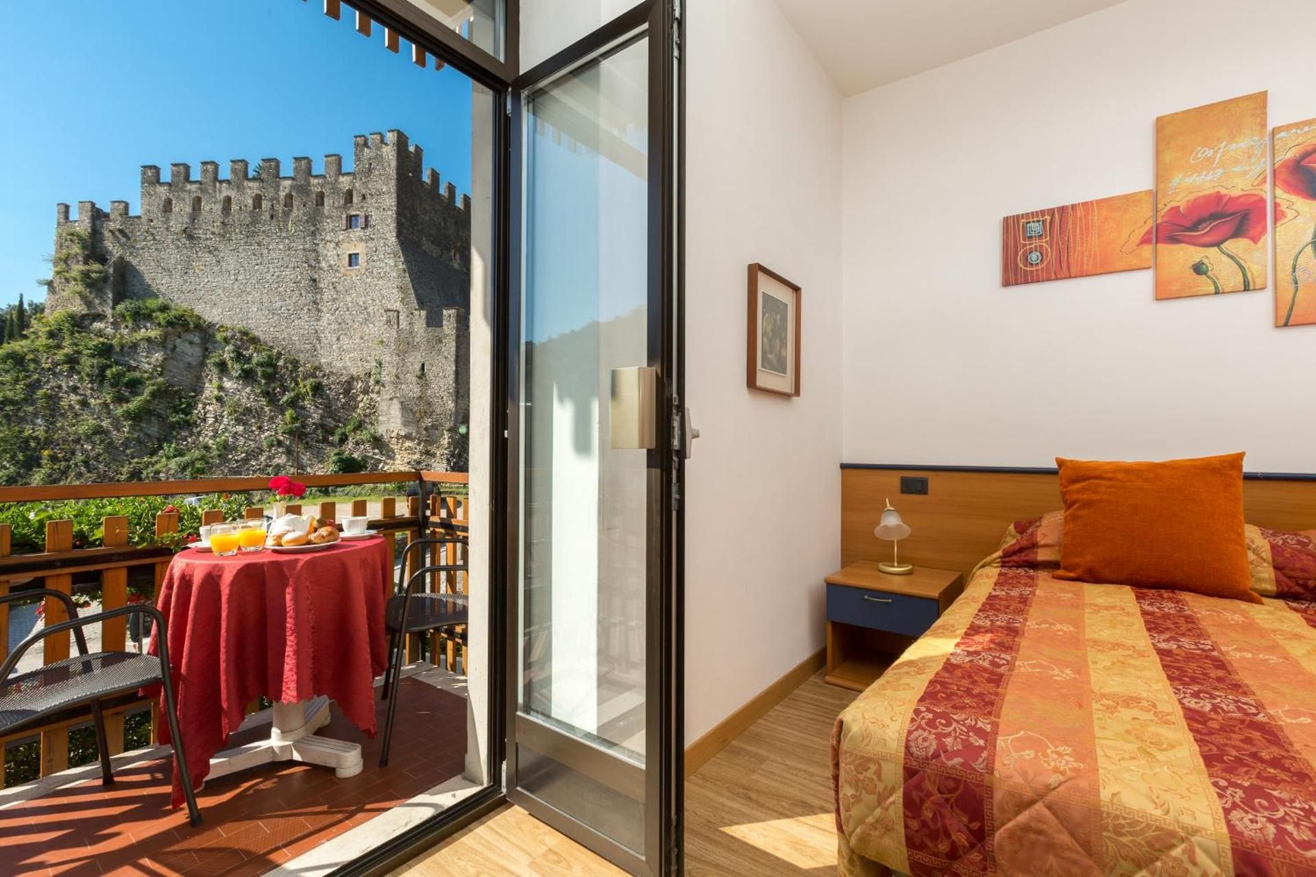 Triple Room with Balcony with Castle View