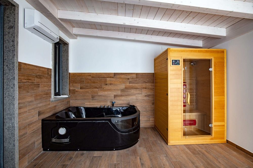 Romantic Suite, Hot Tub (With Sauna)