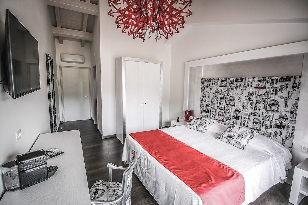 Deluxe Room, Pool View
