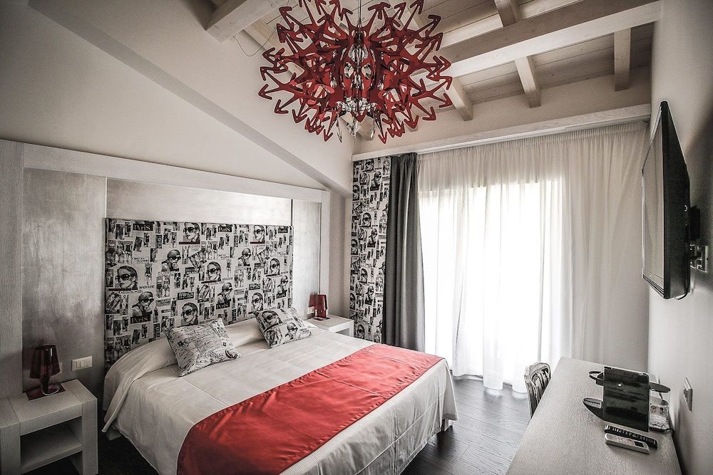 Deluxe Room, Pool View