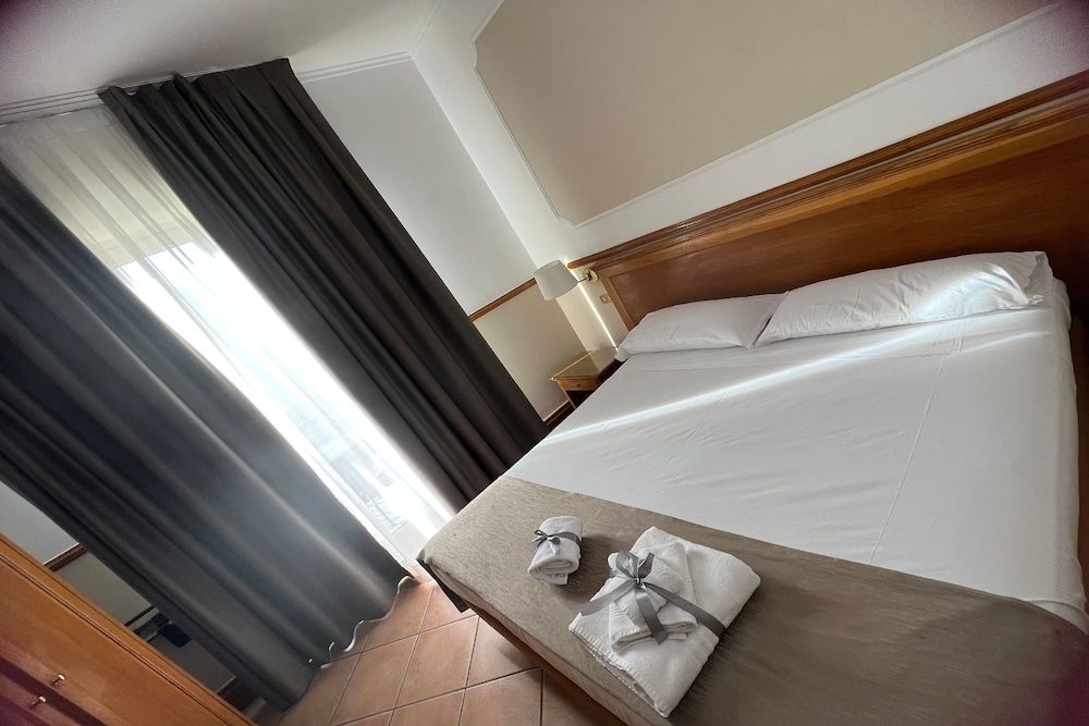 undefined Hotel Leopardi 6