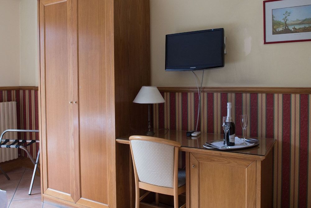 Hotel Leopardi Standard Double Room 5