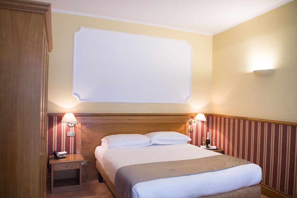 Hotel Leopardi Standard Double Room 2