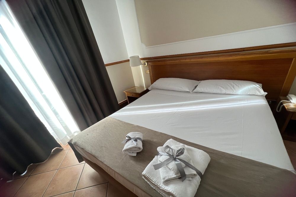 undefined Hotel Leopardi 8