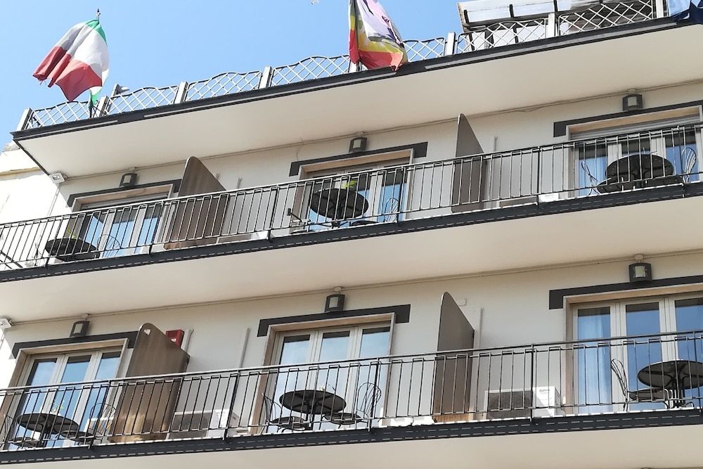 undefined Hotel Leopardi 3