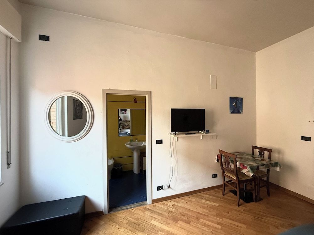 Santo Spirito Standard Room, 1 King Bed, Private Bathroom 12