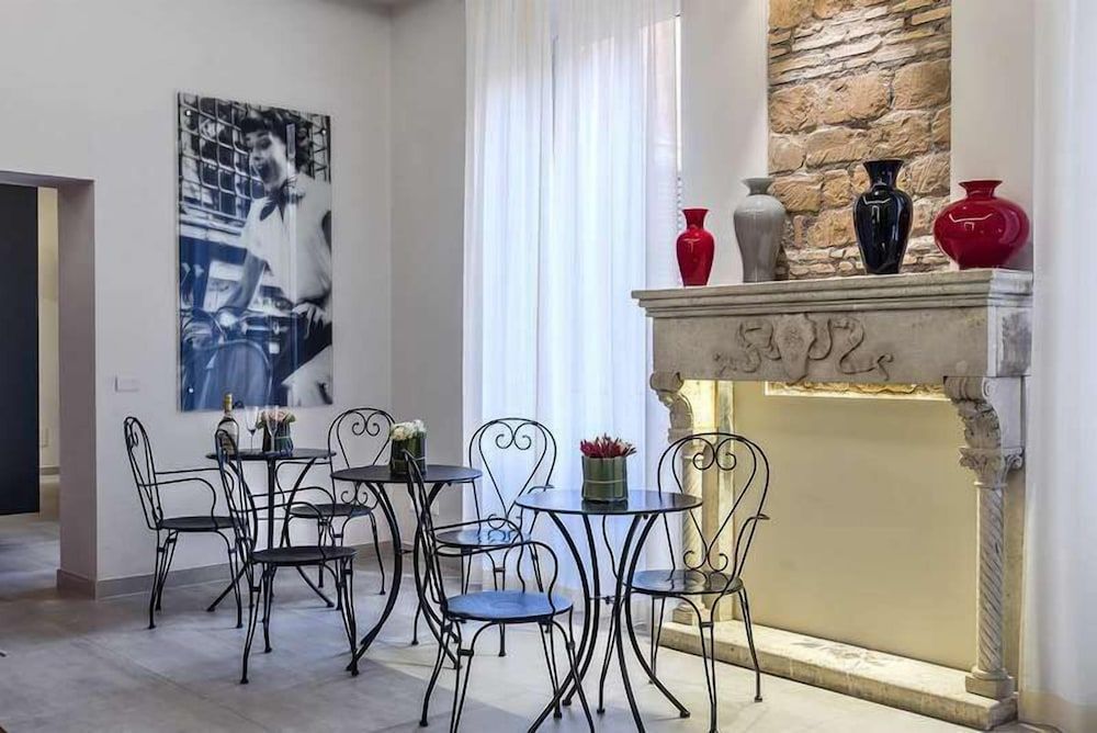 undefined Via Veneto Prestige Rooms 9