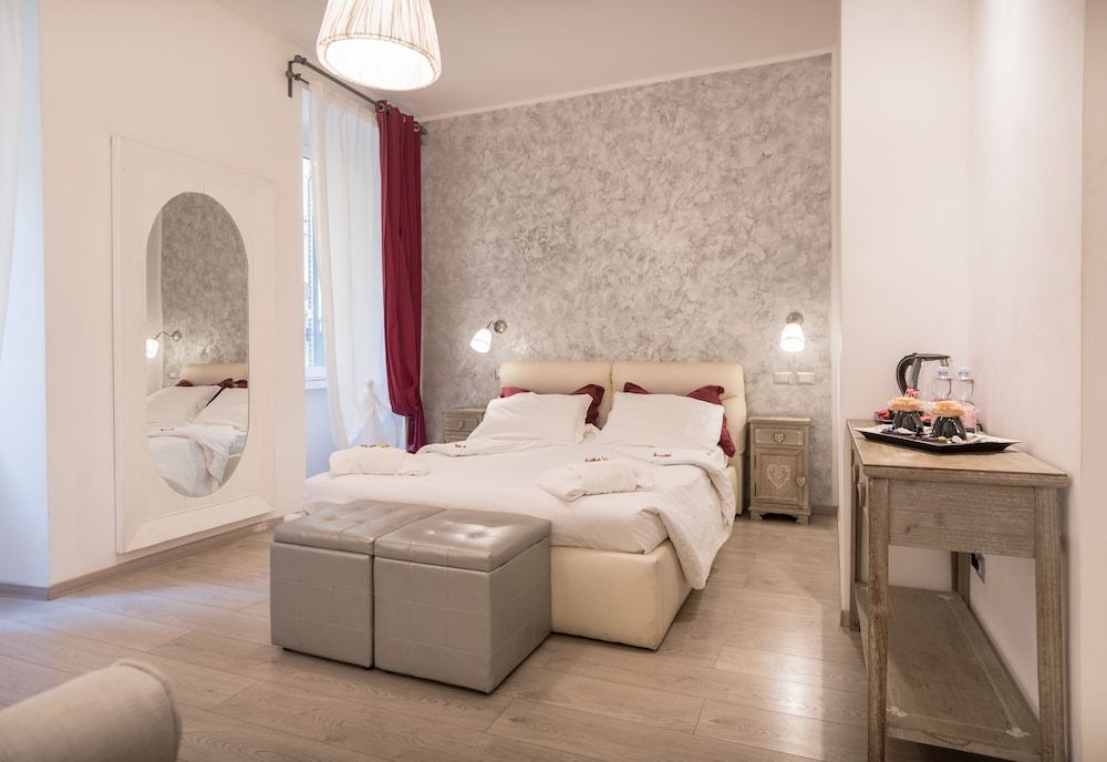 undefined Your Vatican Suite 3