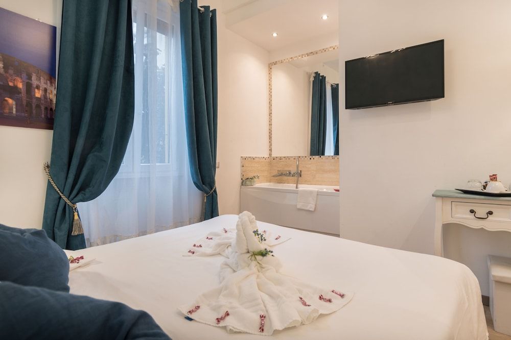 undefined Your Vatican Suite 4