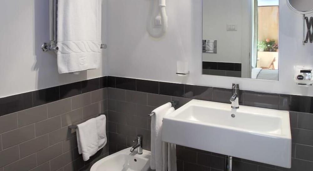 Residence Regola Deluxe Double Room, 1 Double Bed 3