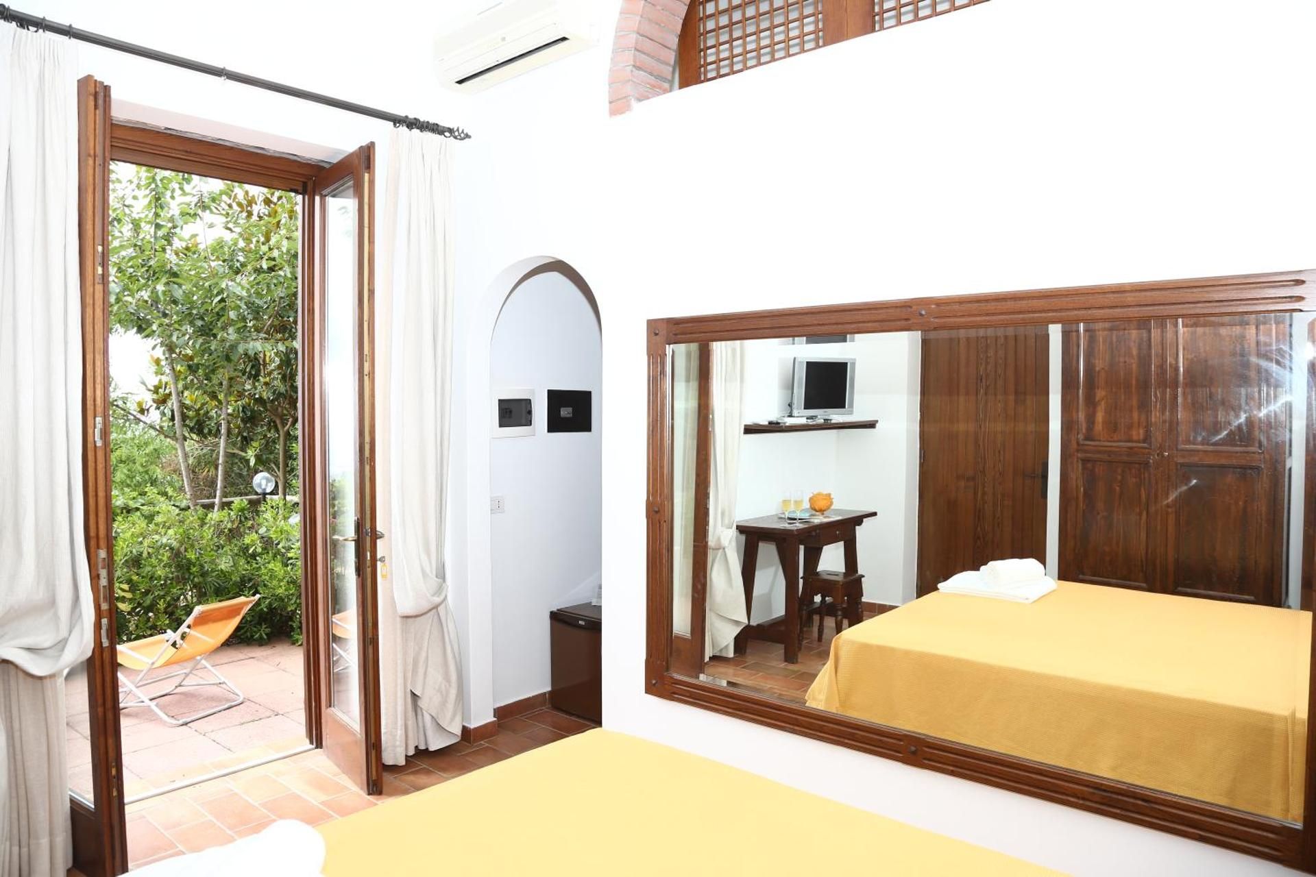 Agriturismo del Sole Deluxe Double Room with Patio 3