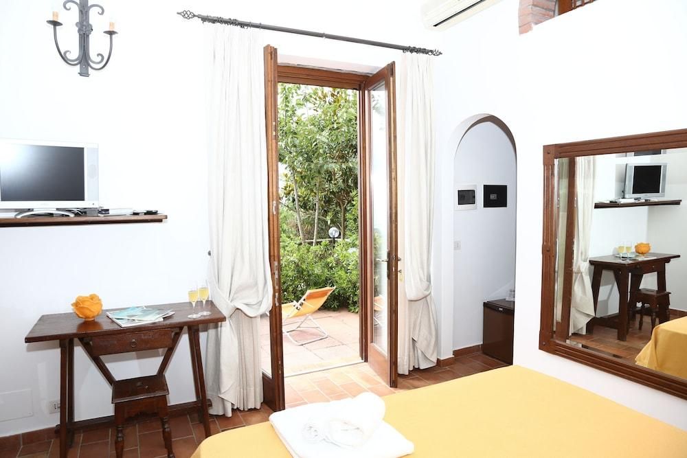 Agriturismo del Sole Deluxe Double Room with Patio 2