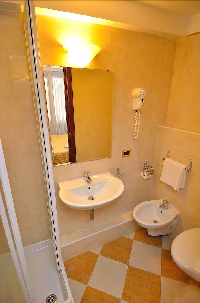 Hotel Noemi Economy Double Room 4