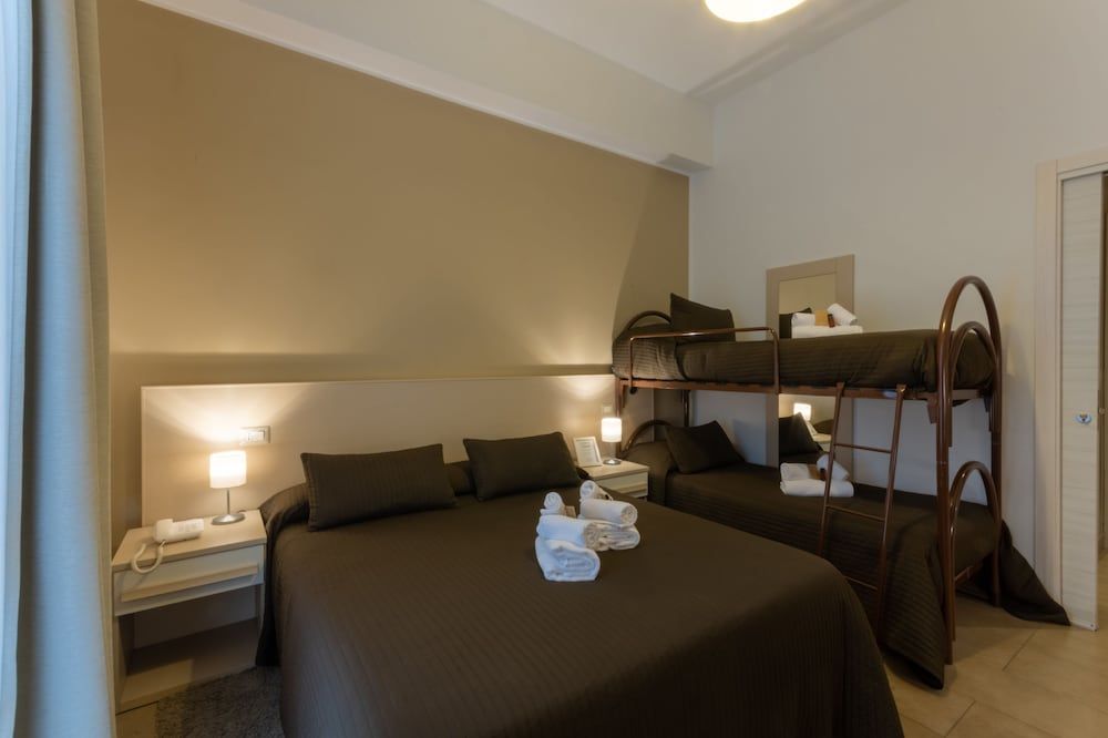 B&B Cairoli Deluxe Quadruple Room 3