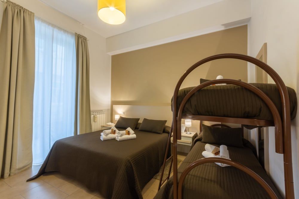 B&B Cairoli Deluxe Quadruple Room 2