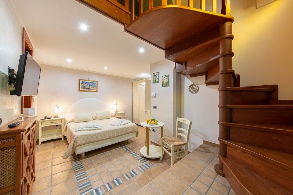 Classic Double Room, Private Bathroom, Garden View