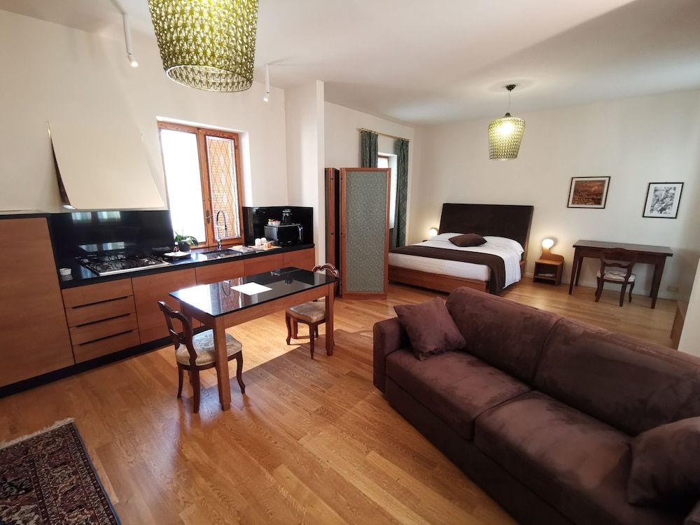 Deluxe Studio Suite, 1 Bedroom, Balcony, Vineyard View