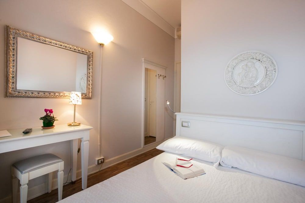 Single Room, Partial Lake View