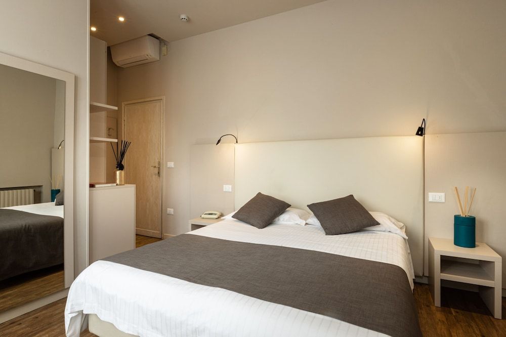 Comfort Double or Twin Room, Partial Lake View, Annex Building