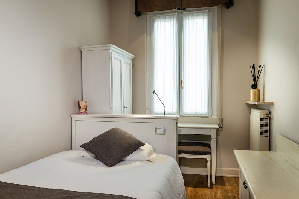 Single Room, Annex Building